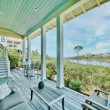 217 Gulf Bridge Lane Vila